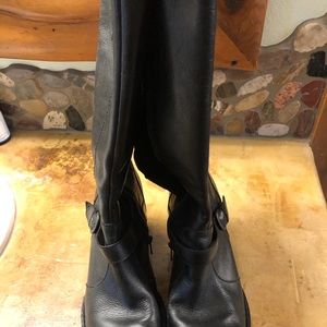 Born Mid Boots, very nice. Size 10